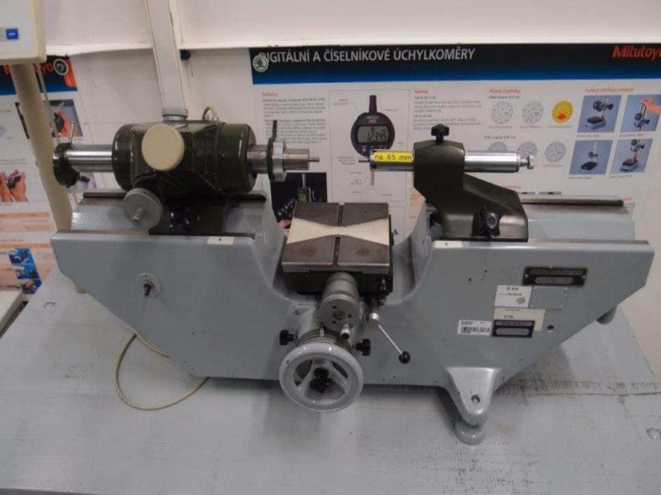 Prumyslových robotu-3